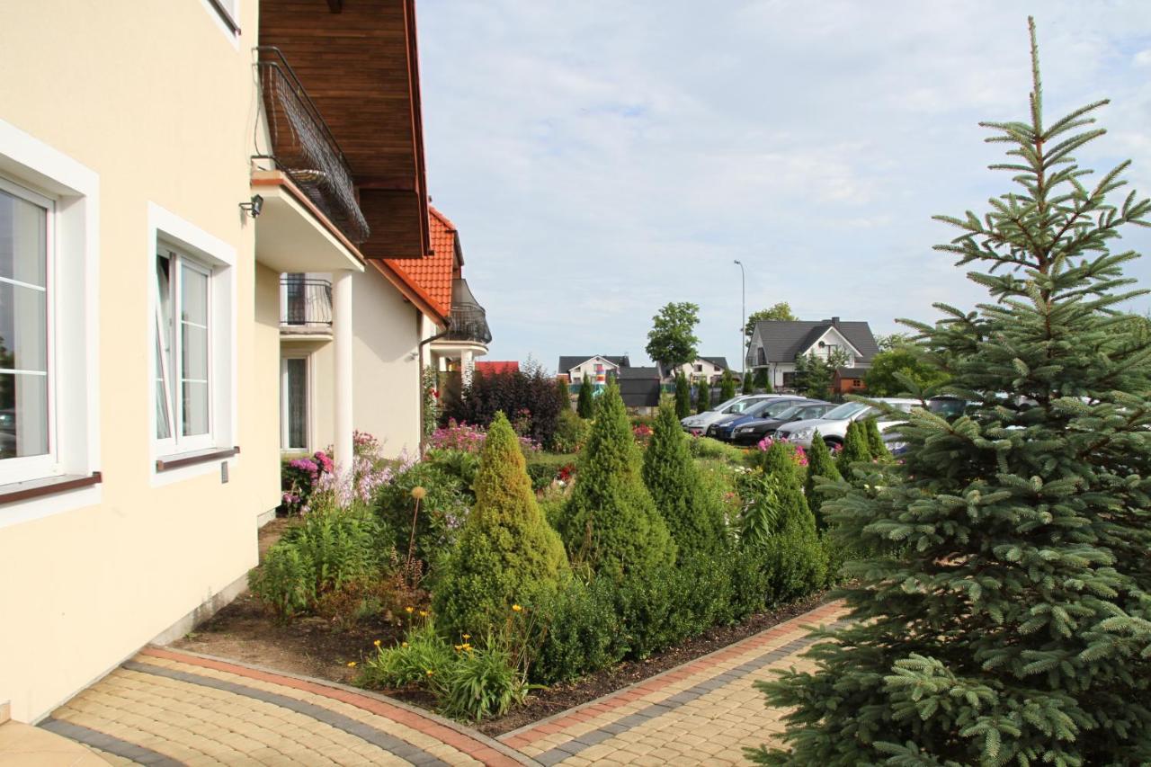 Dworek Leba I Domki Ranczo Itrich Exterior photo